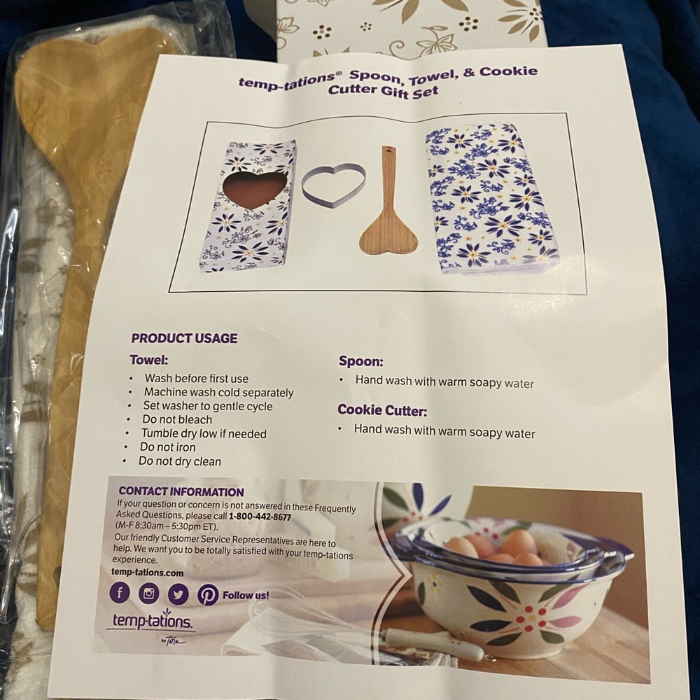 Floral Brown and white towel, Spoon and Cookie Cutter Hift Set - Picture 6 of 6